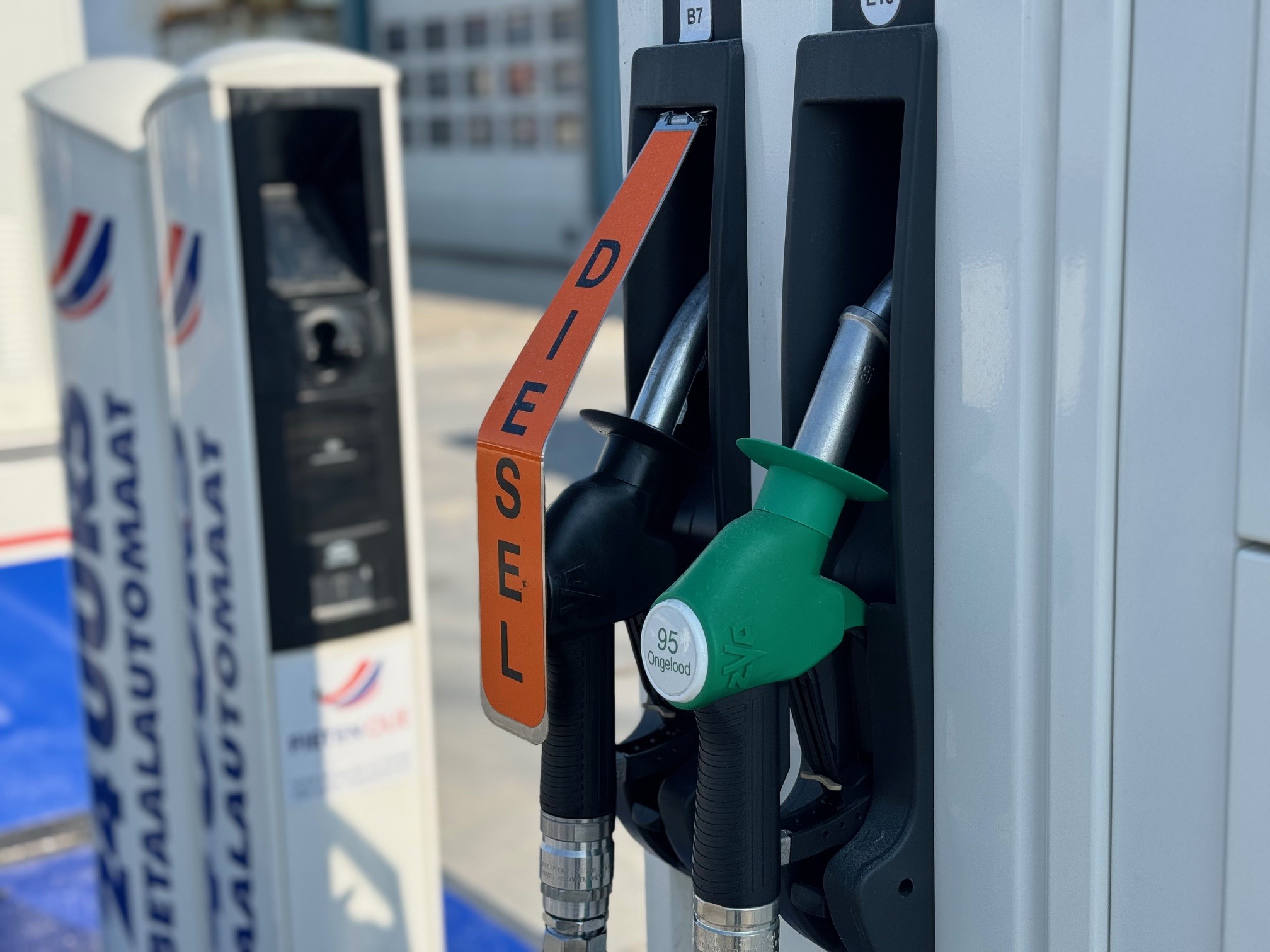 Verlicht Fieten Olie-tankstation