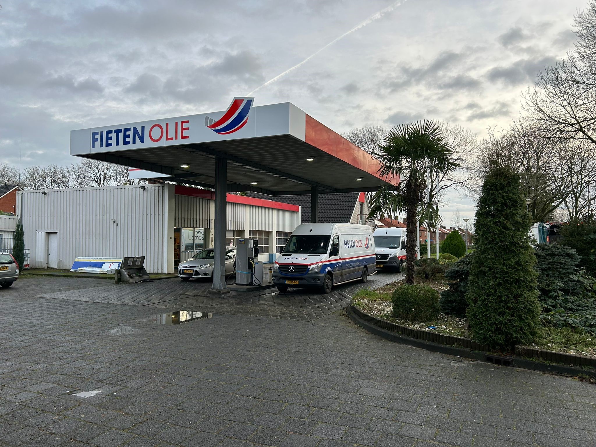 Verlicht Fieten Olie-tankstation
