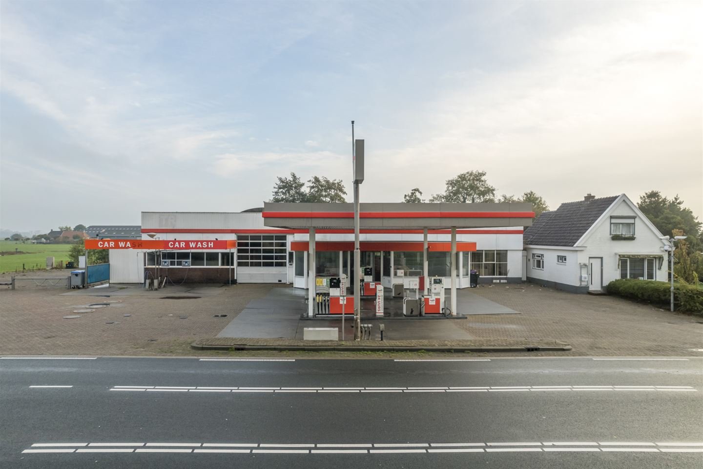 Verlicht Fieten Olie-tankstation