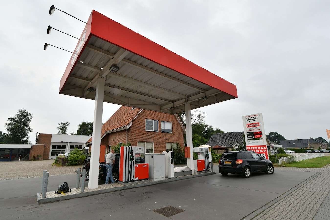 Verlicht Fieten Olie-tankstation