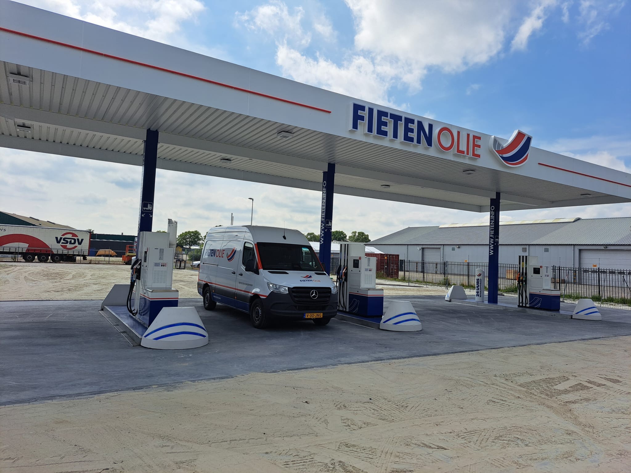Verlicht Fieten Olie-tankstation